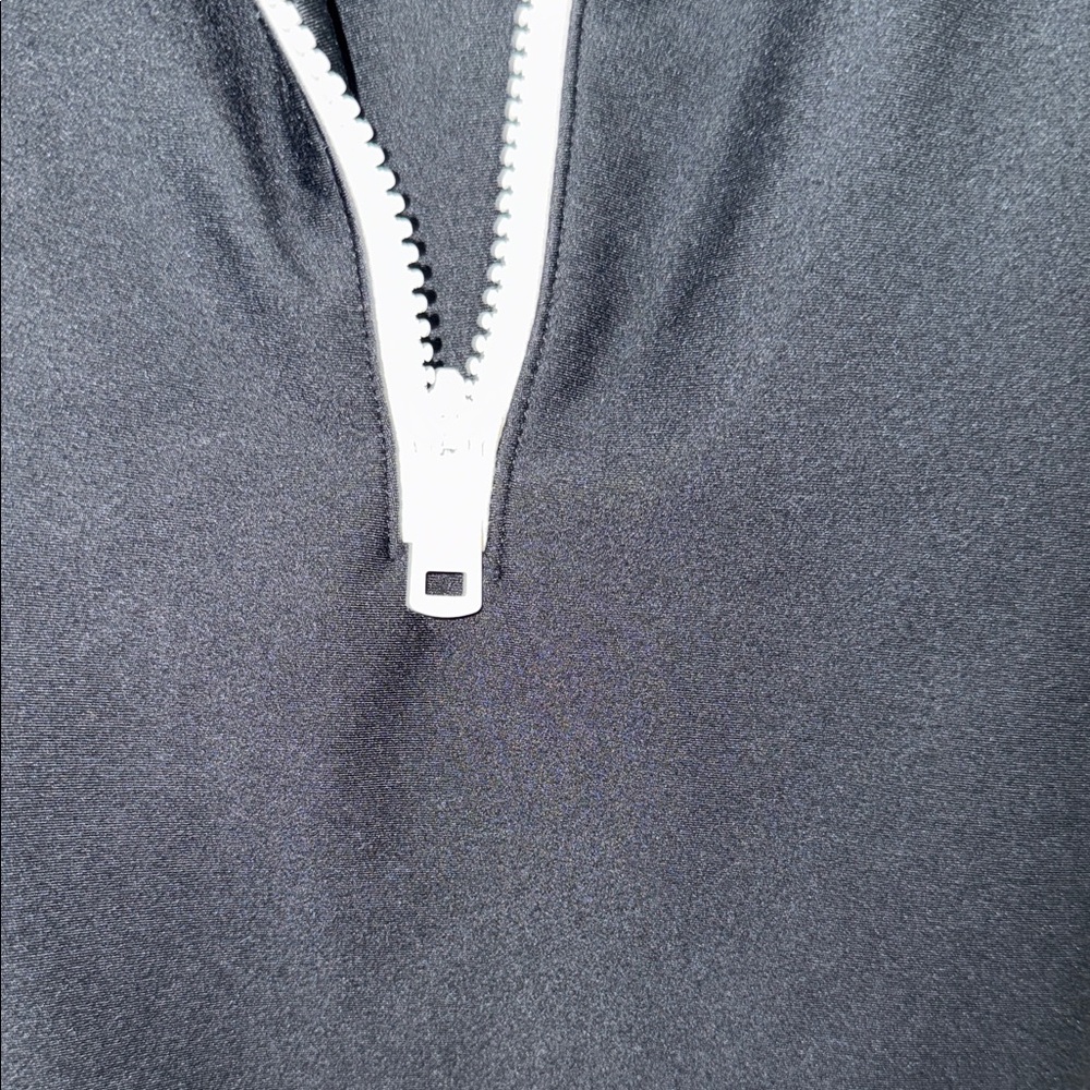 Abercrombie & Fitch Black and White Zip-Up Tank Top - Picture 3 of 9